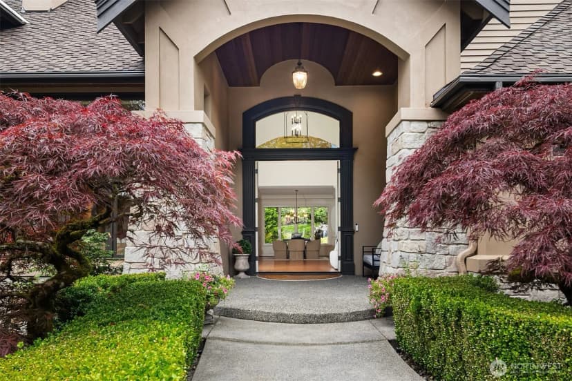 Property photo for 2828 140th Avenue Ne, Bellevue photo 2