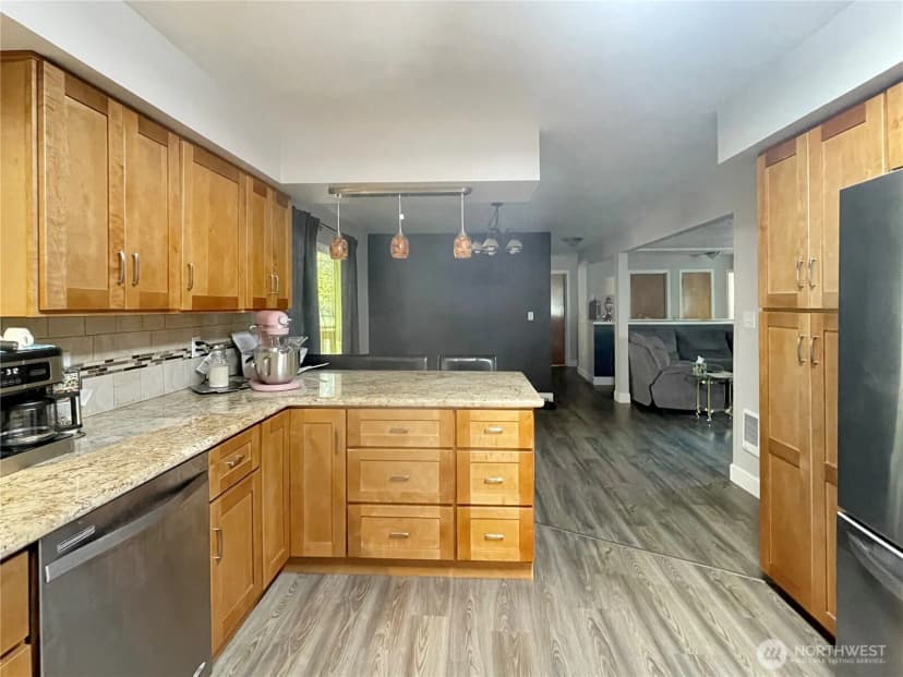 Property photo for 502 Coal Creek Road, Longview photo 4