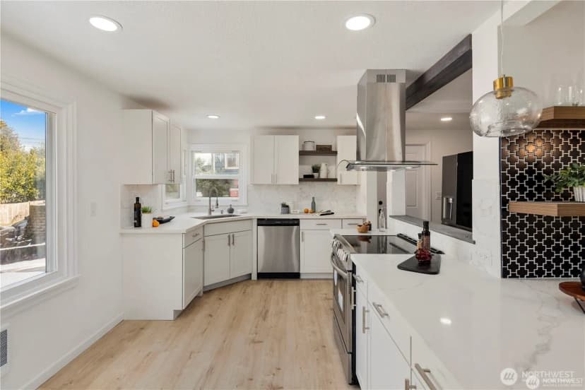 Property photo for 2315 S 116th Place, Seattle photo 11