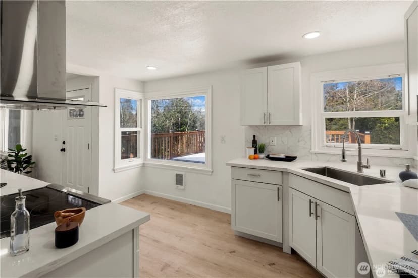 Property photo for 2315 S 116th Place, Seattle photo 15