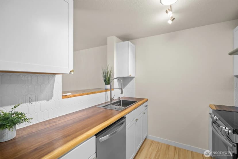 Property photo for 921 130th Street Sw #f205, Everett photo 7