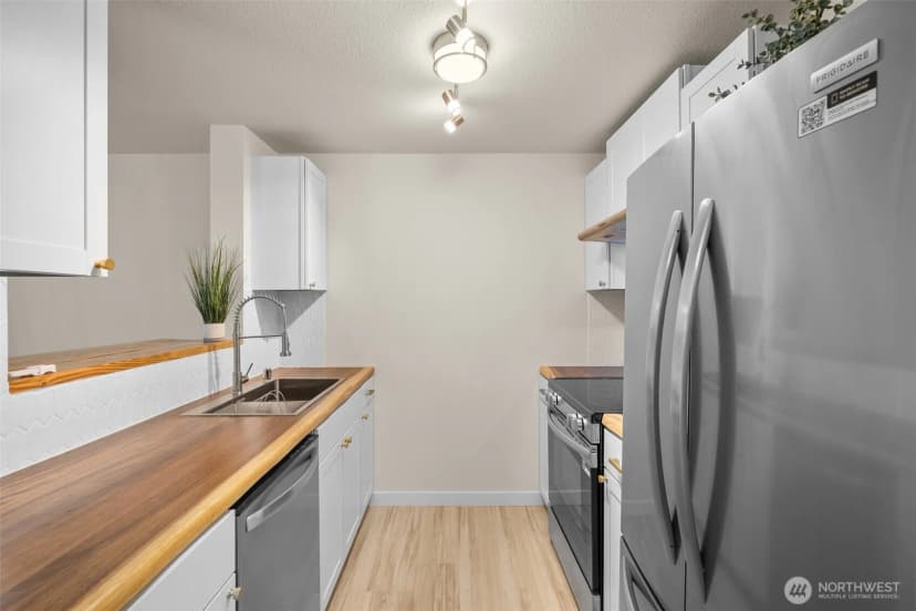 Property photo for 921 130th Street Sw #f205, Everett photo 6
