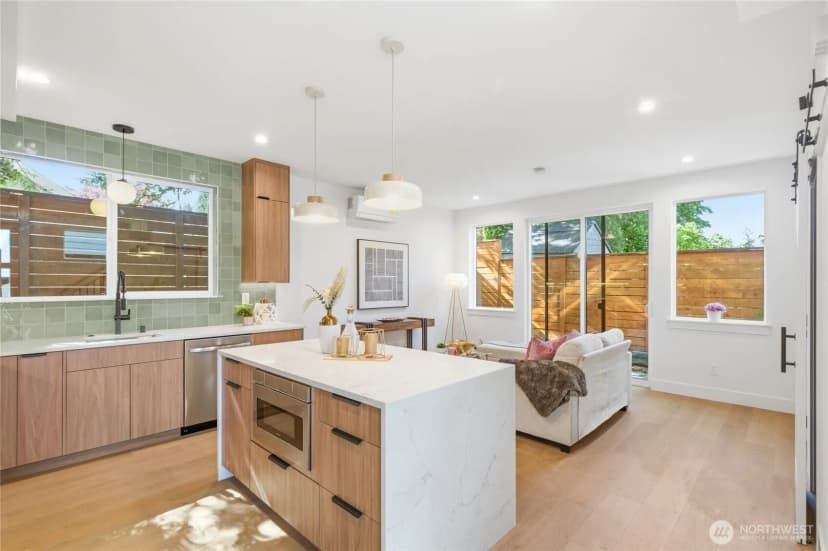 Property photo for 11731 Durland Avenue Ne, Seattle photo 4