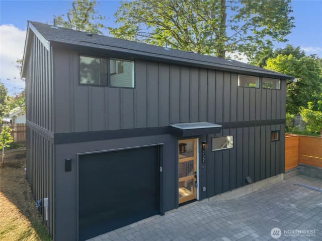 Property photo for 11731 Durland Avenue Ne, Seattle photo 2