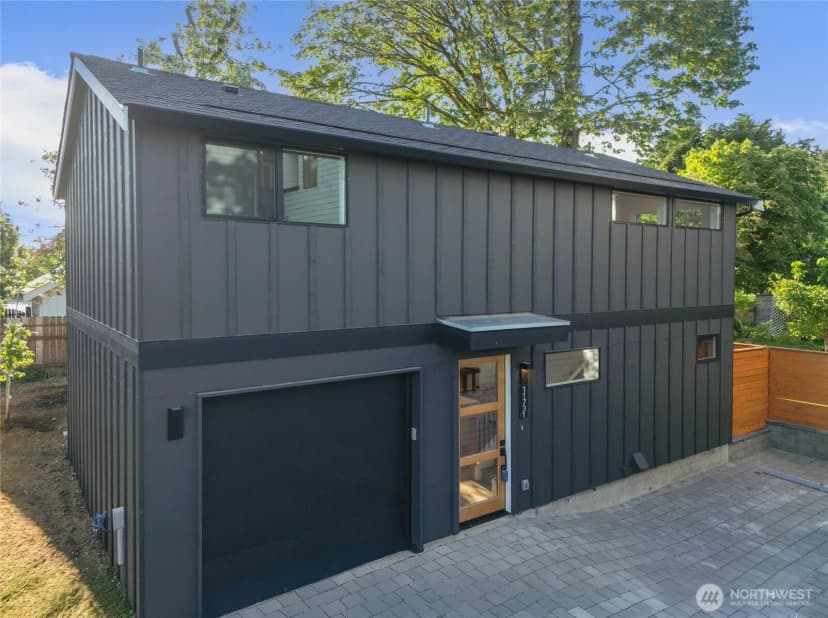 Property photo for 11731 Durland Avenue Ne, Seattle photo 2