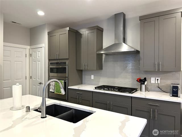Property photo for 19019 123rd Place Se, Renton photo 4