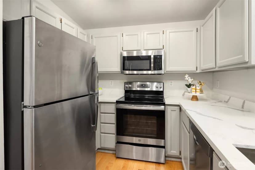 Property photo for 12323 Ne 97th Street #m, Kirkland photo 5