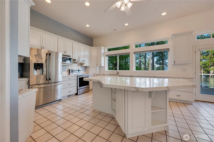 Property photo for 17340 Maple Lane, La Conner photo 9