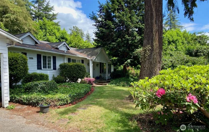 Property photo for 9100 Lake Washington Boulevard Ne, Bellevue