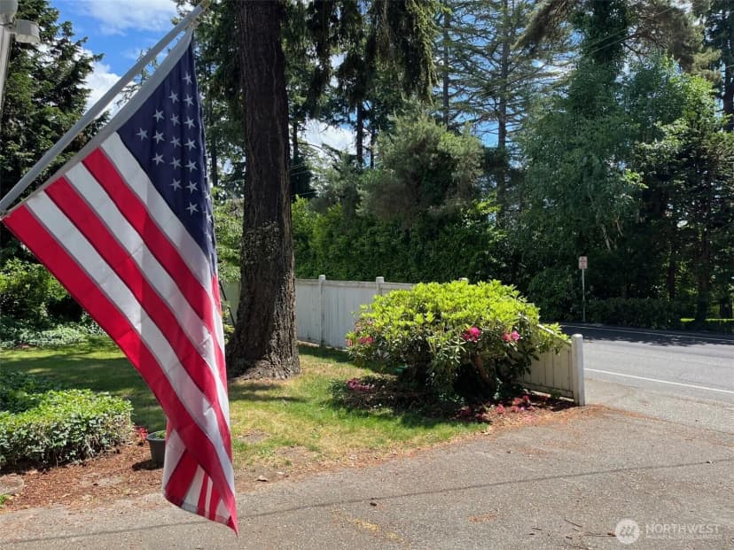 Property photo for 9100 Lake Washington Boulevard Ne, Bellevue photo 2