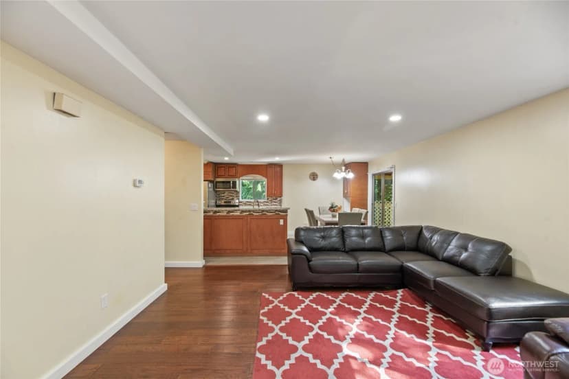 Property photo for 10606 68th Place S, Seattle photo 4