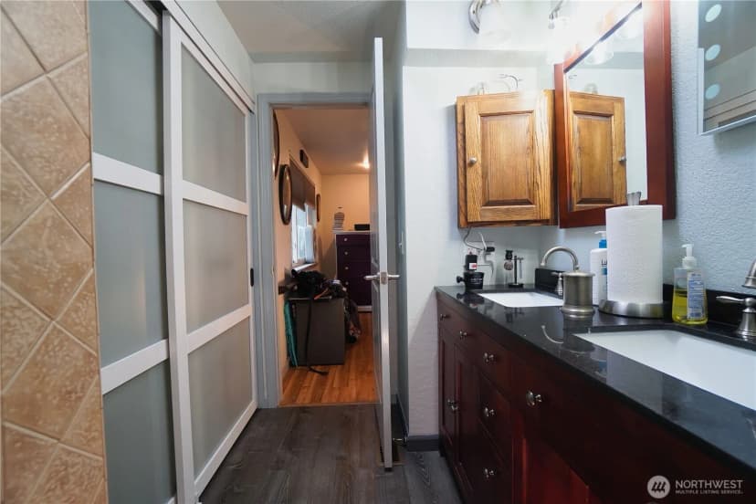 Property photo for 24403 224th Avenue Se, Maple Valley photo 13