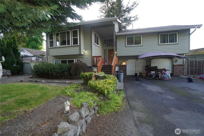 Property photo for 24403 224th Avenue Se, Maple Valley photo 2