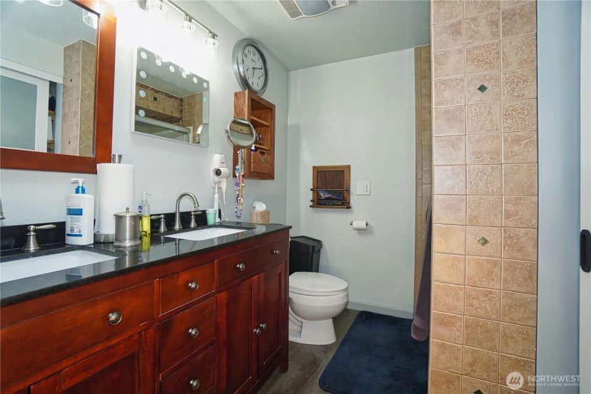 Property photo for 24403 224th Avenue Se, Maple Valley photo 12