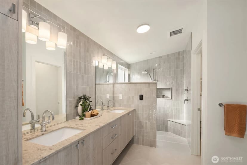 Property photo for 4411 1st Avenue Ne, Seattle photo 15