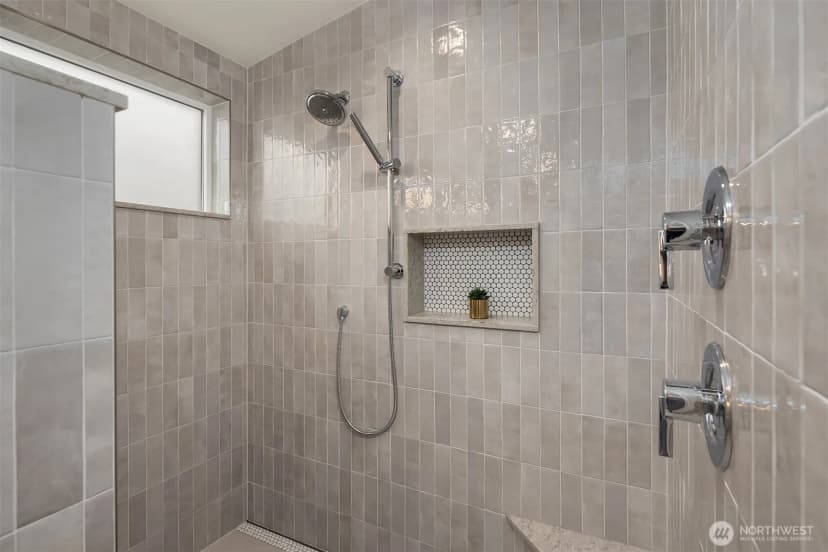 Property photo for 4411 1st Avenue Ne, Seattle photo 17