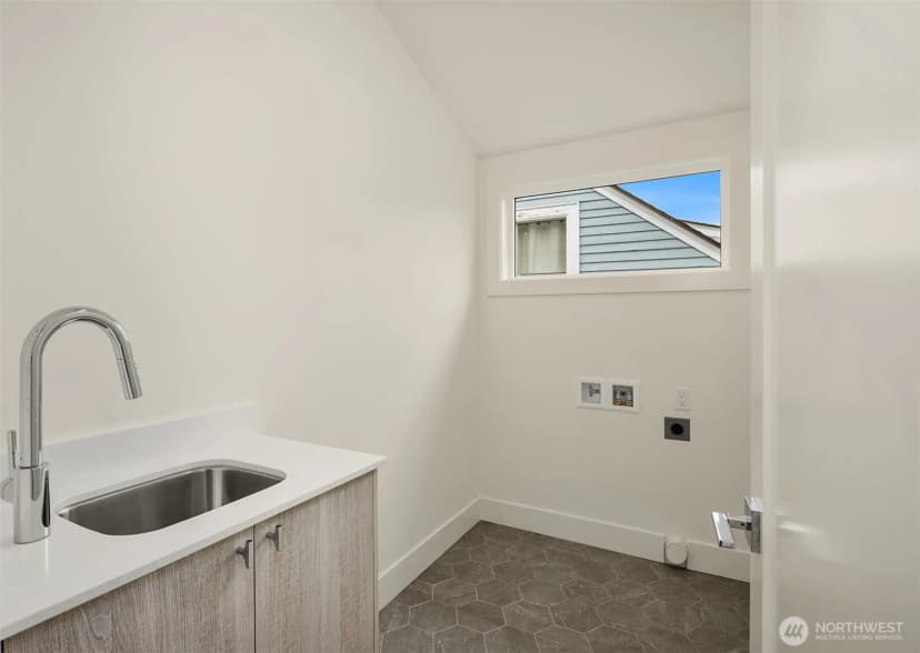 Property photo for 4411 1st Avenue Ne, Seattle photo 22
