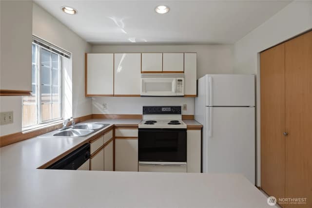 Property photo for 19620 80th Avenue W #j, Edmonds photo 4