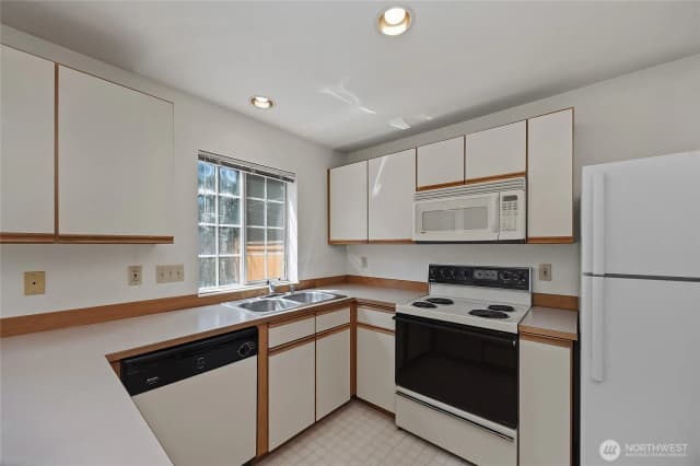 Property photo for 19620 80th Avenue W #j, Edmonds photo 2