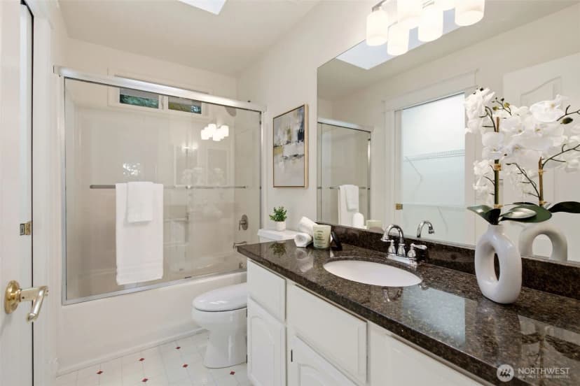 Property photo for 8338 Ne Juanita Drive, Kirkland photo 28