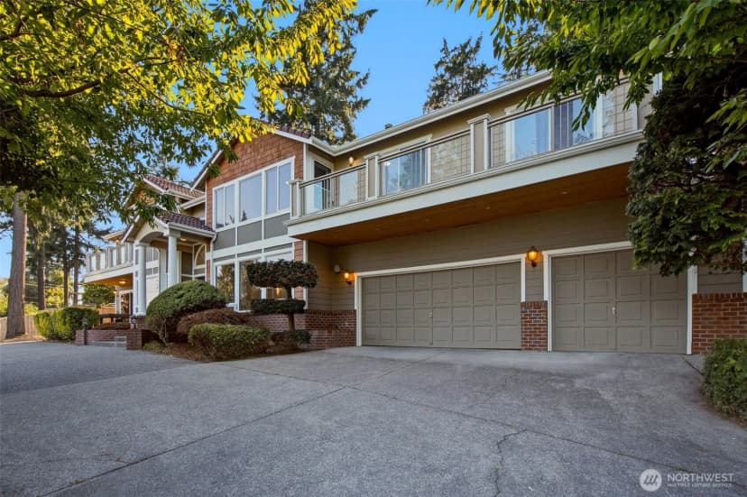 Property photo for 8338 Ne Juanita Drive, Kirkland photo 2