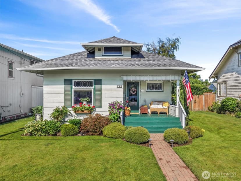 Property photo for 722 Alder Avenue, Sumner