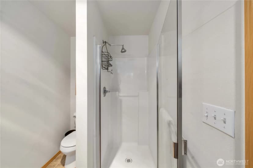 Property photo for 28221 241st Avenue Se, Maple Valley photo 17