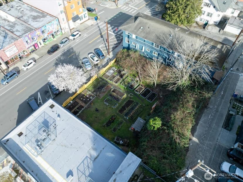 Property photo for 5520 University Way Ne, Seattle photo 12