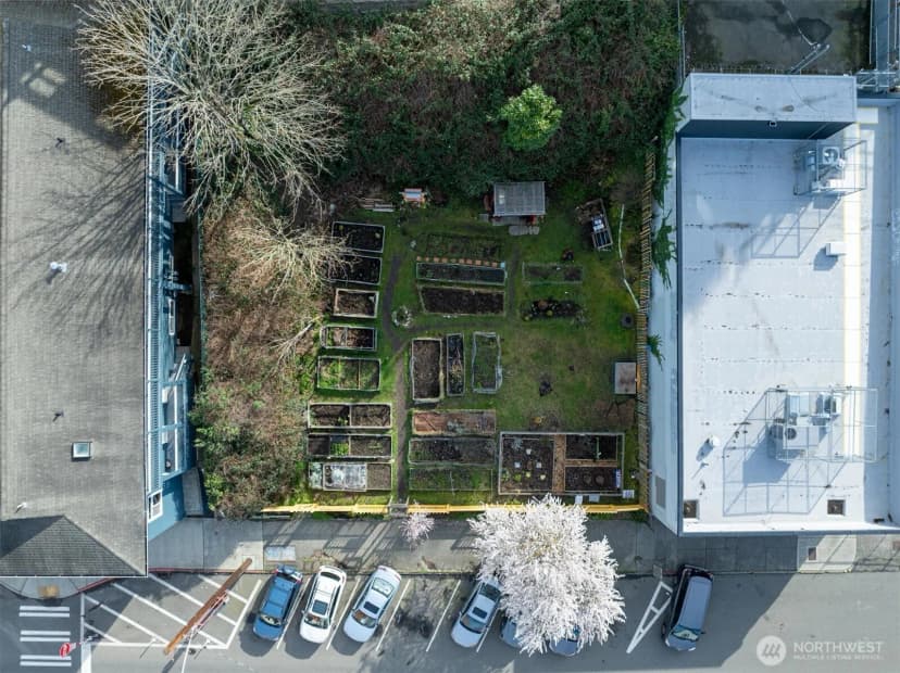 Property photo for 5520 University Way Ne, Seattle photo 10