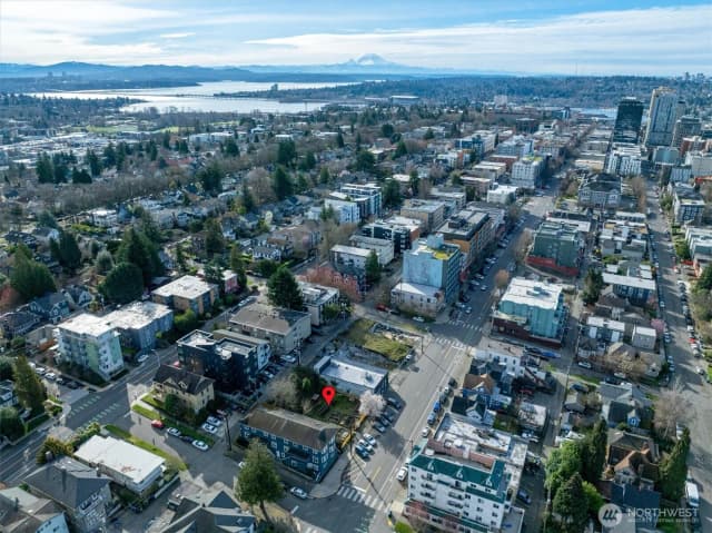 Property photo for 5520 University Way Ne, Seattle photo 4