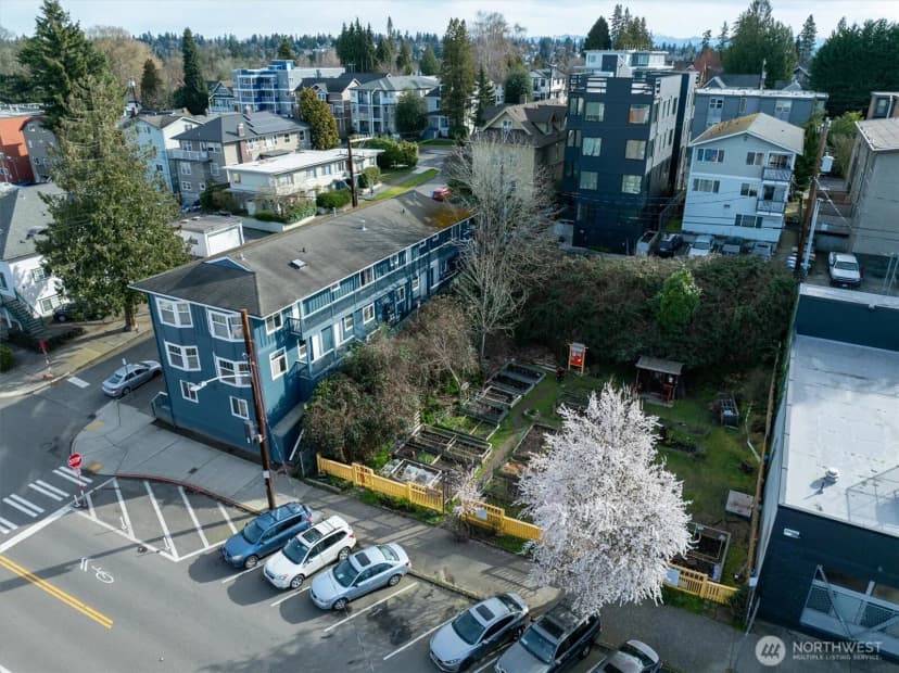 Property photo for 5520 University Way Ne, Seattle photo 8