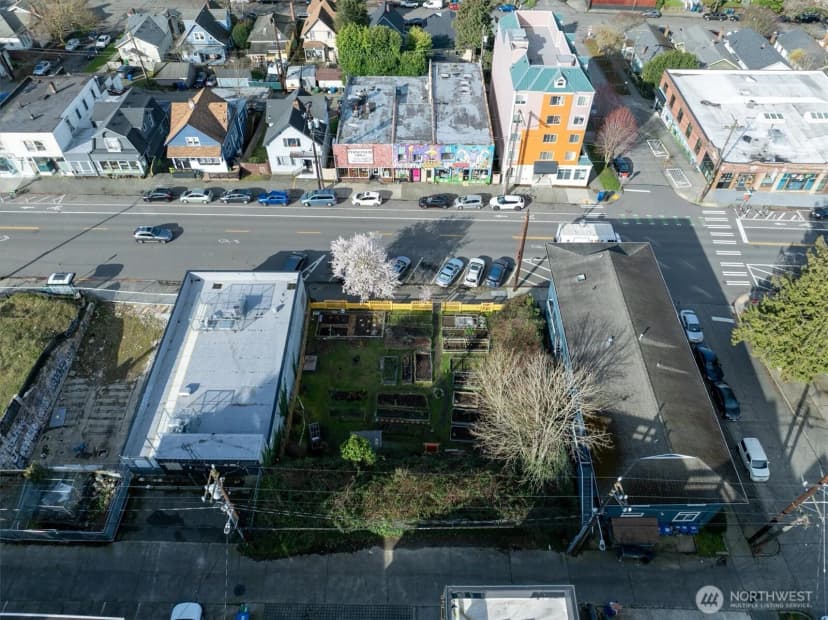 Property photo for 5520 University Way Ne, Seattle photo 13