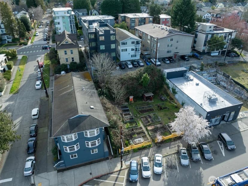 Property photo for 5520 University Way Ne, Seattle photo 9