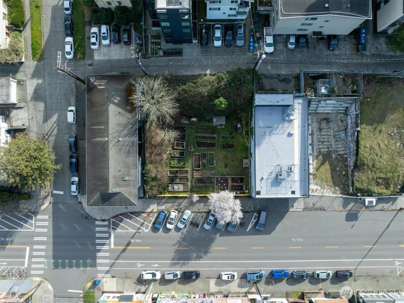 Property photo for 5520 University Way Ne, Seattle photo 11