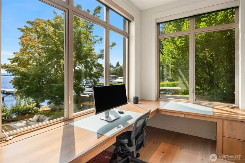Property photo for 4911 Ne Laurelcrest Lane, Seattle photo 16