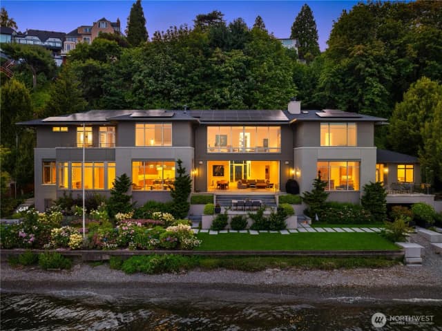 Property photo for 4911 Ne Laurelcrest Lane, Seattle photo 3