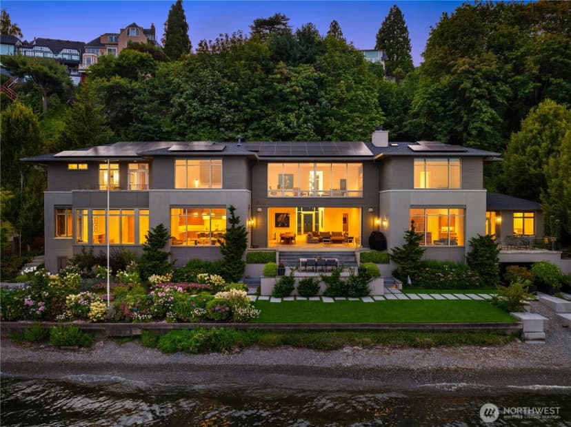 Property photo for 4911 Ne Laurelcrest Lane, Seattle photo 3