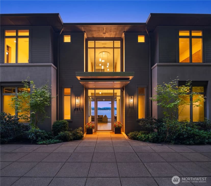 Property photo for 4911 Ne Laurelcrest Lane, Seattle photo 5
