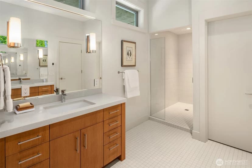 Property photo for 4911 Ne Laurelcrest Lane, Seattle photo 29