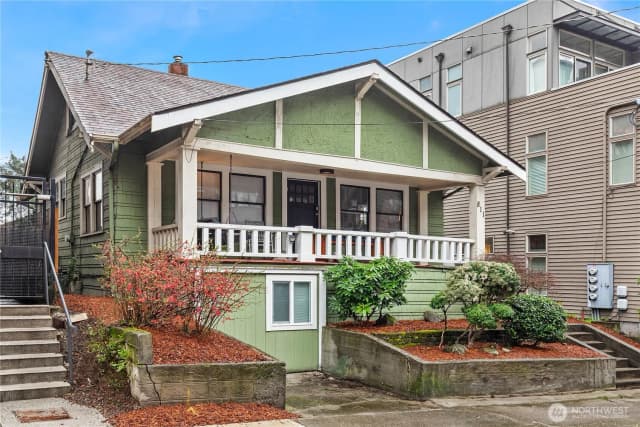 Property photo for 811 Ne 66th Street, Seattle
