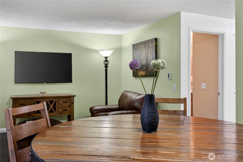 Property photo for 10037 Ne 138th Place #d2, Kirkland photo 8