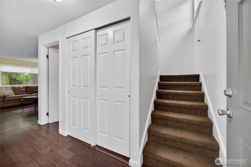 Property photo for 10037 Ne 138th Place #d2, Kirkland photo 3