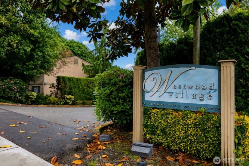 Property photo for 10037 Ne 138th Place #d2, Kirkland photo 31