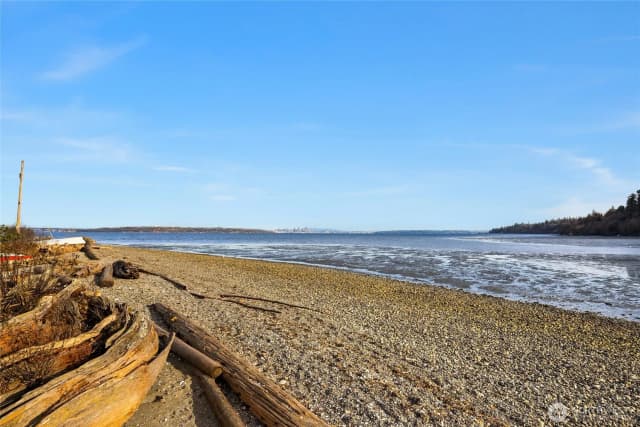Property photo for 10003 Manitou Beach Drive Ne, Bainbridge Island photo 5