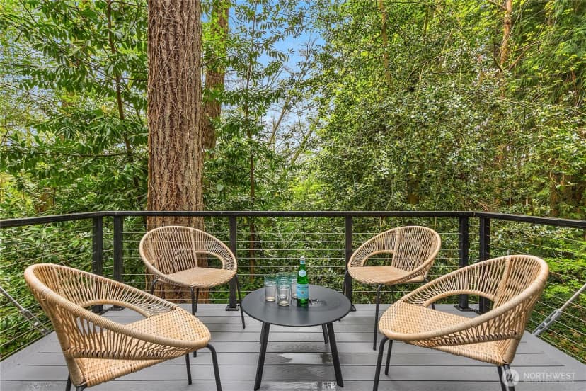 Property photo for 10003 Manitou Beach Drive Ne, Bainbridge Island photo 2