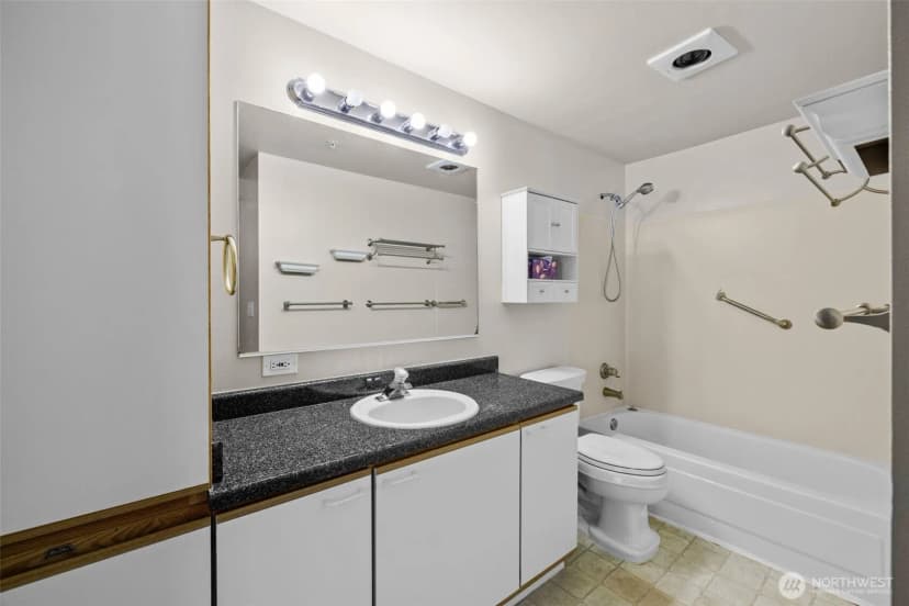 Property photo for 1900 Ne 48th Street #e205, Renton photo 16