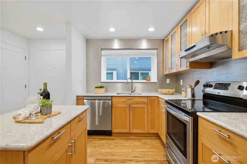 Property photo for 131 146th Avenue Se, Bellevue photo 2