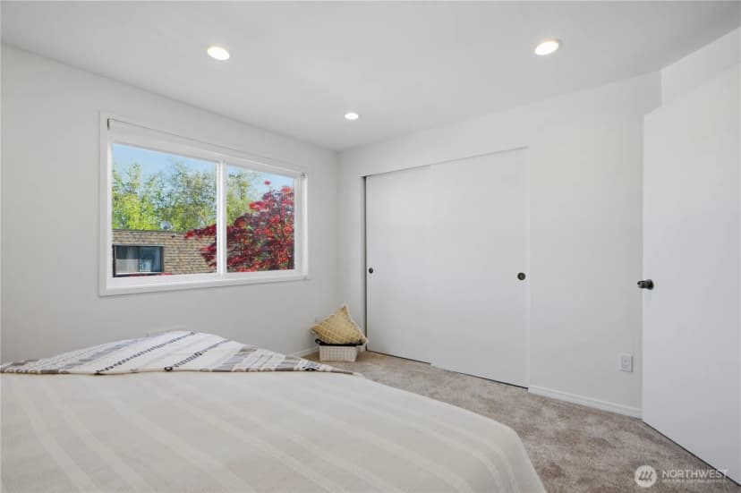 Property photo for 131 146th Avenue Se, Bellevue photo 16