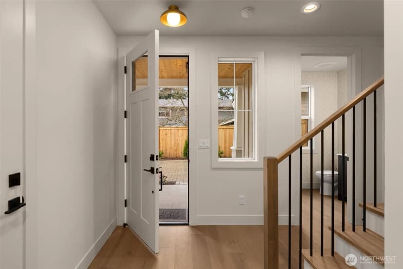 Property photo for 10618 Ne 54th Lane, Kirkland photo 6