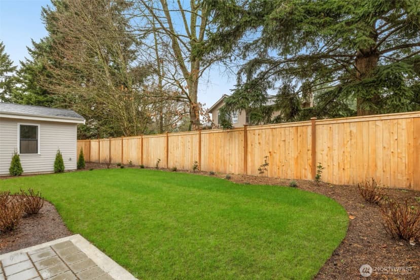 Property photo for 10618 Ne 54th Lane, Kirkland photo 2
